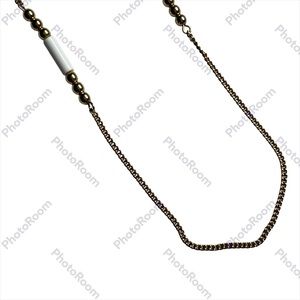 Avon vintage gold tone with white accents necklace in euc